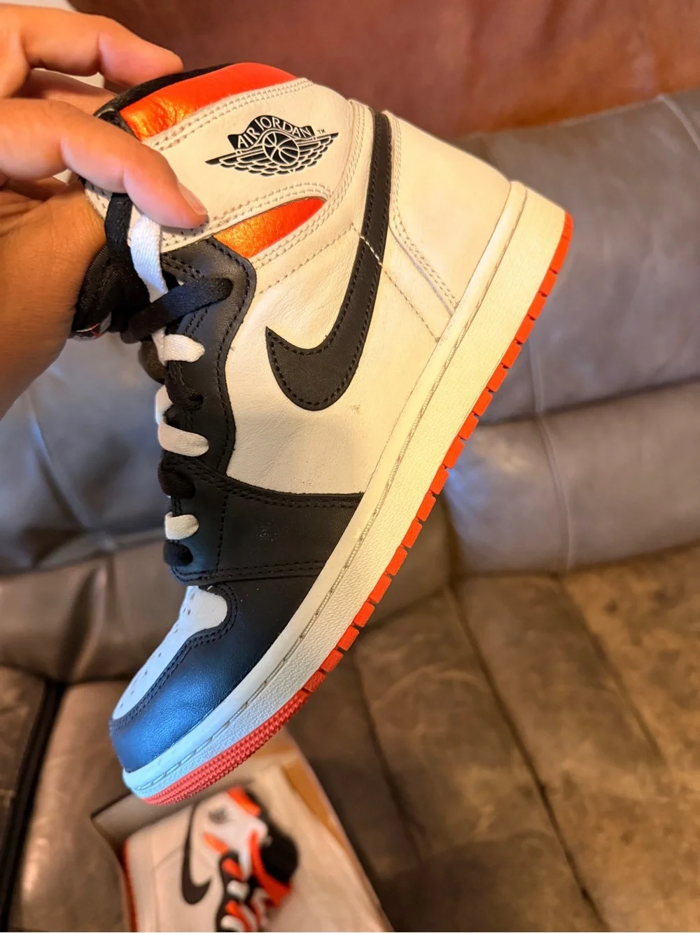 Jordan Air Jordan 1 Retro High OG White Black Red Box Tag